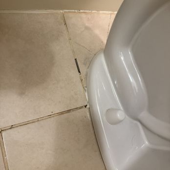 The Sagamore - Toilet in disrepair - Hotels Near Me - Bolton Landing, New York