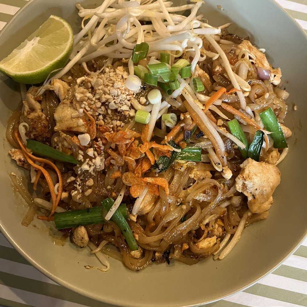 Beau Thai - Chicken pad Thai - absolutely delicious - Thai Near Me - Pasadena, California Beau Thai - Chicken pad Thai - absolutely delicious - Thai Near Me - Pasadena, California