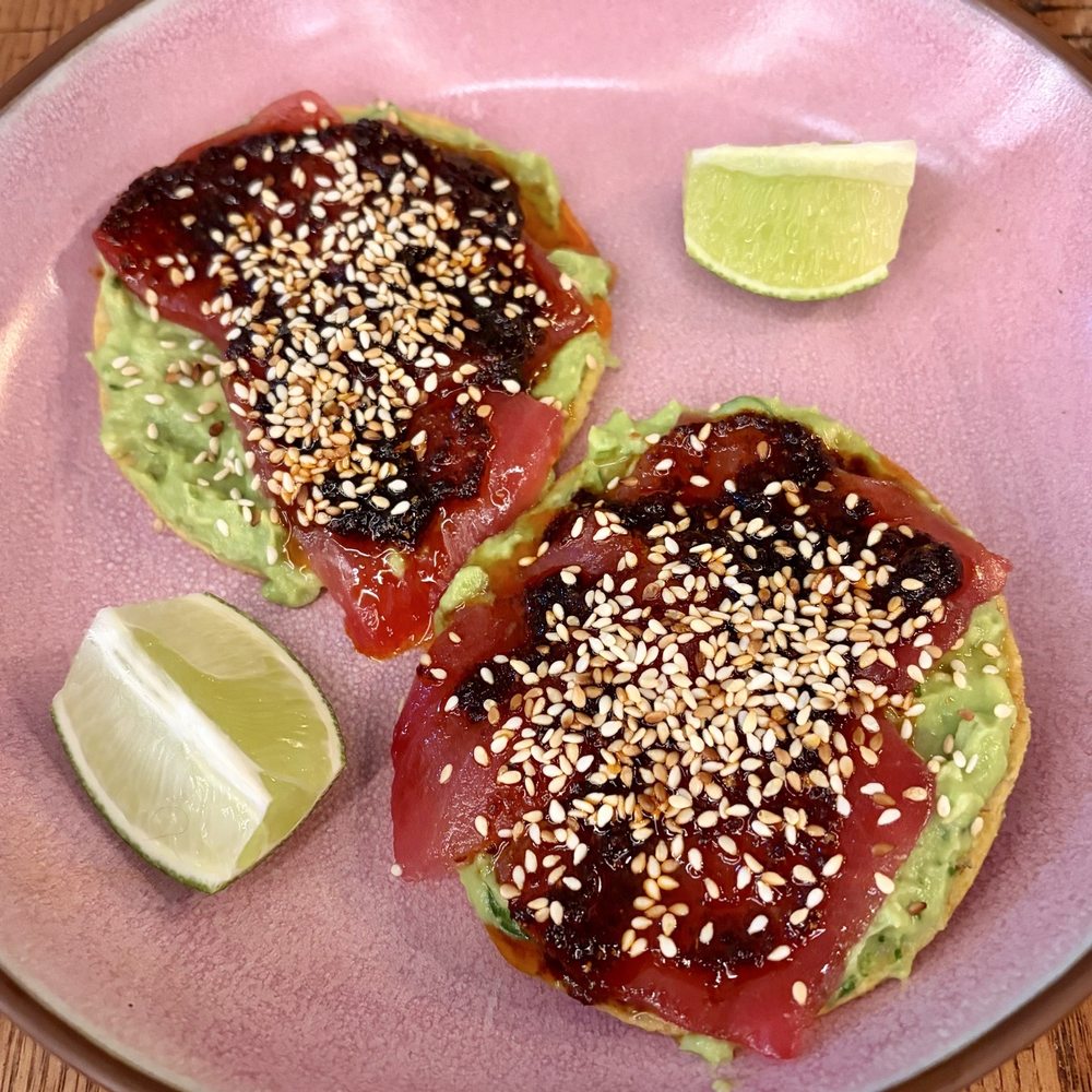 Tostadas de atun (tuna) Tostadas de atun (tuna)