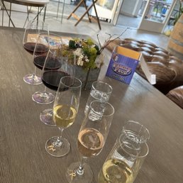 Red wine flight and bubbly flight Red wine flight and bubbly flight