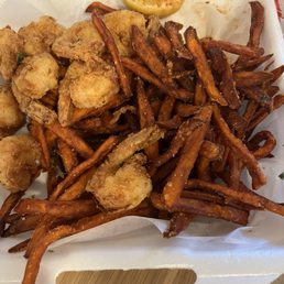 Shrimp basket dinner option with sweet potatoes Shrimp basket dinner option with sweet potatoes