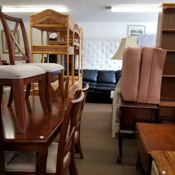 Johnson's Furniture - Skinny one lane aisles - Antiques Near Me - Dunedin, Florida