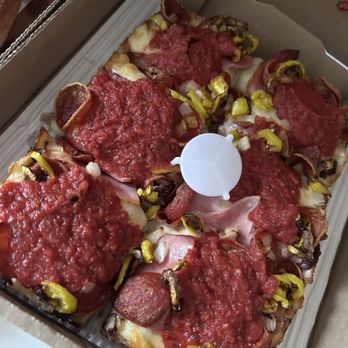 Krave Pizzeria - Detroit style. Ham, pepperoni, mild peppers, mushroom, onion. - Pizza Near Me - Clarkston, Michigan Krave Pizzeria - Detroit style. Ham, pepperoni, mild peppers, mushroom, onion. - Pizza Near Me - Clarkston, Michigan