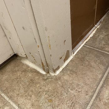 Edgewater Inn & Cottages - Worn down surfaces everywhere.., - Hotels Near Me - Eagle River, Wisconsin