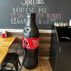 Rocco's Pizza and Catering - Inside