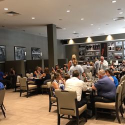 Streetlight Kitchen and Bar - Whether you're looking for a new place to have dinner or a spot for your next family or corporate event, Streetlight has you covered