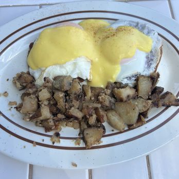 The Gazebo Restaurant - Eggs Benedict with potatoes - Breakfast & Brunch Near Me - Lahaina, Hawaii The Gazebo Restaurant - Eggs Benedict with potatoes - Breakfast & Brunch Near Me - Lahaina, Hawaii