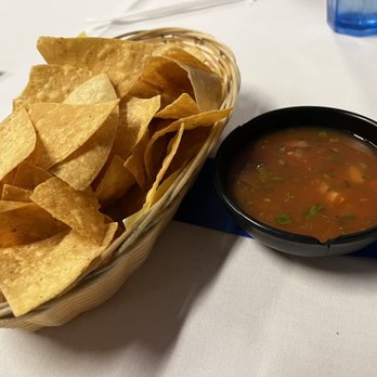 El Cuscatleco restaurant - Chips & Salsa - Salvadoran Near Me - Bakersfield, California El Cuscatleco restaurant - Chips & Salsa - Salvadoran Near Me - Bakersfield, California