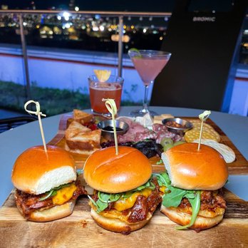 Kennedy Rooftop - Cocktail Bars Near Me - Chicago, Illinois