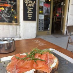 Smoked salmon toast