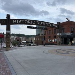 Farmhouse Restaurant - Historic Branson Mo