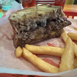 Twilly's Sports Bar & Grill - Patty melt