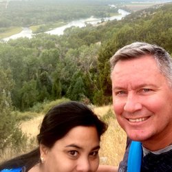 Cress Creek Nature Trail - Hikers dos.