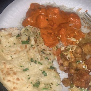 Indian Bistro - Chicken Tikka masala, Samosa Chaat, B2 Garlic Naan. YUM - Indian Near Me - Clearwater, Florida