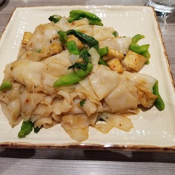 Thai Street Kitchen - Drunken noodles with fried tofu - Thai Near Me - Bloomfield Hills, Michigan Thai Street Kitchen - Drunken noodles with fried tofu - Thai Near Me - Bloomfield Hills, Michigan