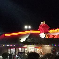 Burger King - Decorated for Christmas. Snoopy and a sleigh of Woodstocks on the roof!!