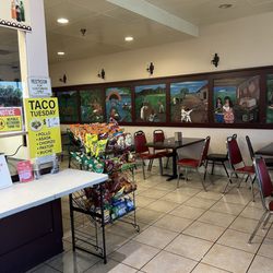 Taqueria El Jefe - The inside