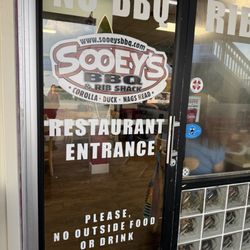 Sooey's BBQ & Rib Shack - Outside