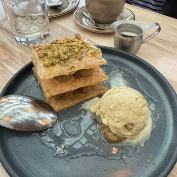 Violí Oakbrook - Baklava - Greek Near Me - Oak Brook, Illinois Violí Oakbrook - Baklava - Greek Near Me - Oak Brook, Illinois