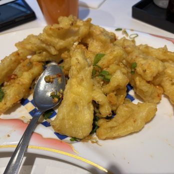Han Lin Noodle House - 15. Deep-Fried Squid Slices Tossed in Spicy Rock Salt & Serrano Pepper椒鹽炸鮮魷 - Chinese Near Me - New Westminster, British Columbia Han Lin Noodle House - 15. Deep-Fried Squid Slices Tossed in Spicy Rock Salt & Serrano Pepper椒鹽炸鮮魷 - Chinese Near Me - New Westminster, British Columbia