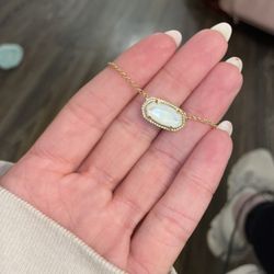 Kendra Scott - The gifted necklace