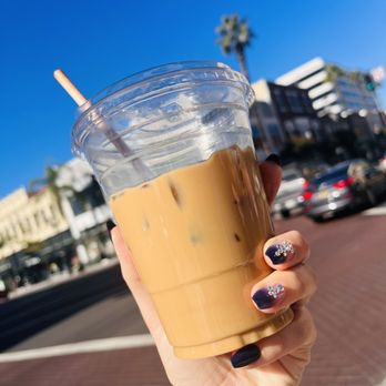 Amara Chocolate & Coffee - Iced vanilla latte . Make it decaf - Coffee & Tea Near Me - Pasadena, California