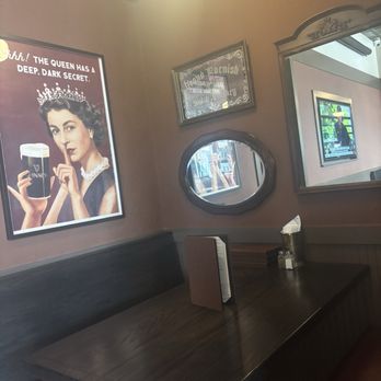 Queen's Head Pub - Booth seating - Pubs Near Me - Dallas, Texas