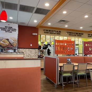 Del Taco - the inside of a restaurant - Breakfast & Brunch Near Me - Columbus, Ohio