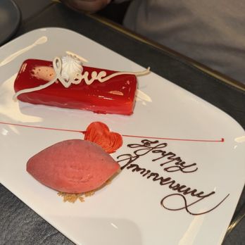 Faubourg Montclair - Red heart with raspberry sorbet - French Near Me - Montclair, New Jersey