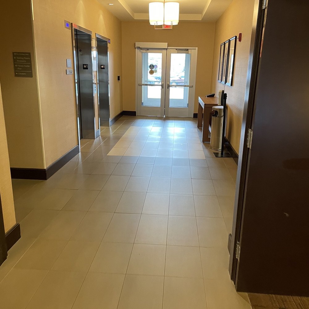 Hyatt Place Charlottesville - Elevator lobby - Hotels Near Me - Charlottesville, Virginia