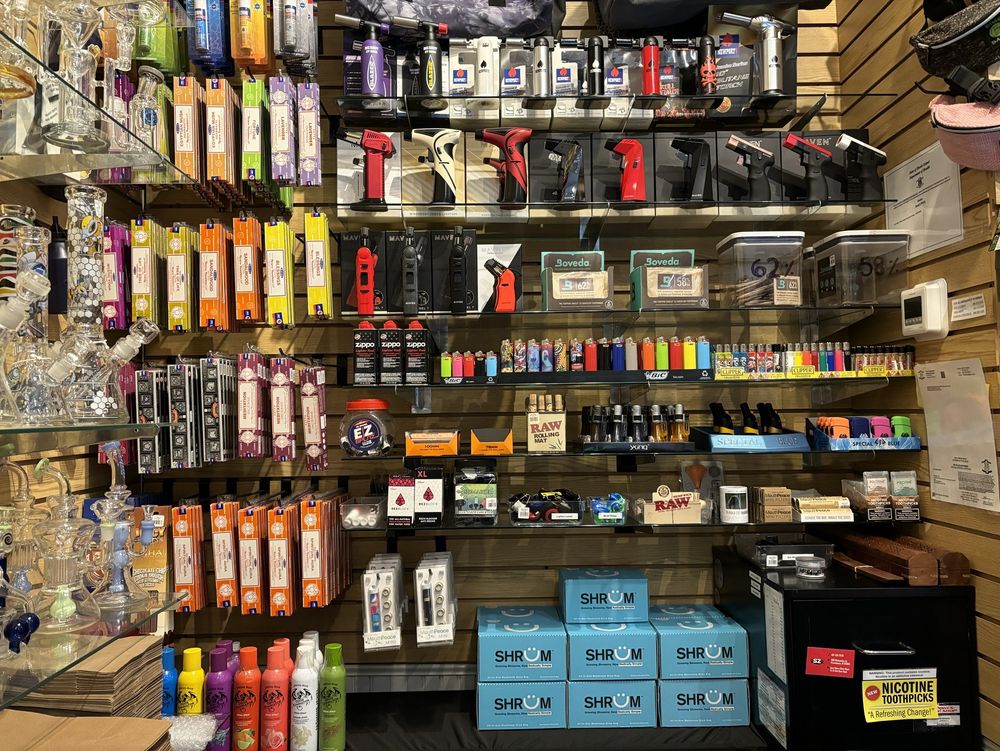 SMOKE ZONE SMOKE SHOP Updated October 2024 26 Photos & 13 Reviews