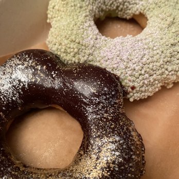 AlimamaTea - Onyx Mochi Donut and Matcha Mochi Donut - Desserts Near Me - New York, New York