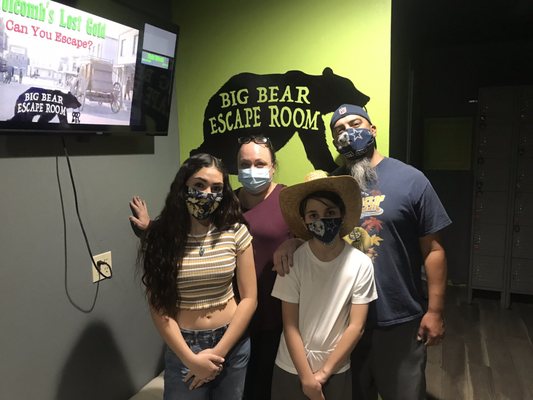 The Experiments of Doctor Ursa Escape Room! - Doctor Ursa stands at the very forefront of her craft. Possessing a keen mind and a boundless determination the Doctor has hacked through more than one problem that stymies modern science. She needs new subjects with strong constitutions to come to her facility in Big Bear Lake to help with an experiment on the effects of isolation. The last group of people just couldn't keep themselves together.
It's a thrill that's sure to be truly cutting edge...
Difficulty: 9/10
Time: 90 minutes
Hints: 5
Recommended for kids?: No The Experiments of Doctor Ursa Escape Room! - Doctor Ursa stands at the very forefront of her craft. Possessing a keen mind and a boundless determination the Doctor has hacked through more than one problem that stymies modern science. She needs new subjects with strong constitutions to come to her facility in Big Bear Lake to help with an experiment on the effects of isolation. The last group of people just couldn't keep themselves together.
It's a thrill that's sure to be truly cutting edge...
Difficulty: 9/10
Time: 90 minutes
Hints: 5
Recommended for kids?: No