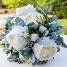 Bridal bouquet - this is the only one I asked to be made of silk, everything is done with fresh flowers. Bridal bouquet - this is the only one I asked to be made of silk, everything is done with fresh flowers.