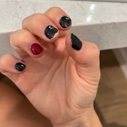 Top Nails Spa - Chipped nails