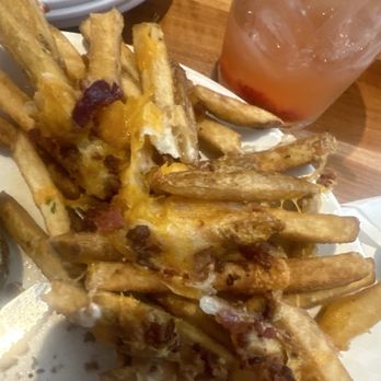 Cheddar's Scratch Kitchen - Cheese & Bacon French Fries - American Near Me - Midwest City, Oklahoma