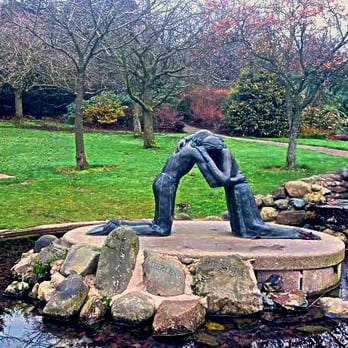 Stormont Estate - A relaxing spot of remembrance in Stormont Estate. - Parks Near Me - Belfast, BFS