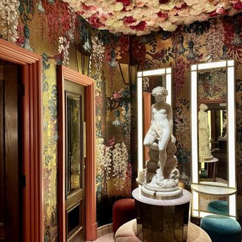 The Ivy - Women's restroom upstairs, what a masterpiece - Breakfast & Brunch Near Me - London, XGL