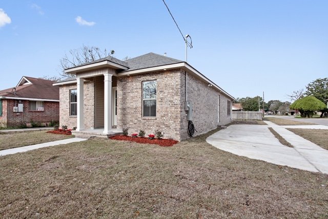 Slide of ClayKar Construction