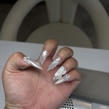 Gloss and Glam Beauty Lounge - Full gel-x medium almond set - Nail Salons Near Me - Santa Ana, California