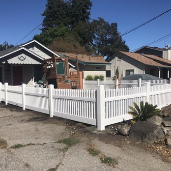 LifeScaping Fences - White vinyl Picket fence - Fences & Gates Near Me - Sacramento, California