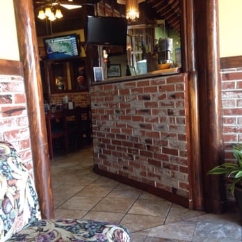 Pho Ever - Gardena - Wait in tranquil seating area by entrance while you wait for your food - Vietnamese Near Me - Gardena, California