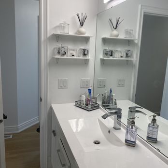 LB Painting and Renos - Painted a washroom then we hired him again to paint the hallways and doors, trims. - Painters Near Me - Vaughan, Ontario