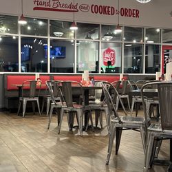 Slim Chickens - Dining area