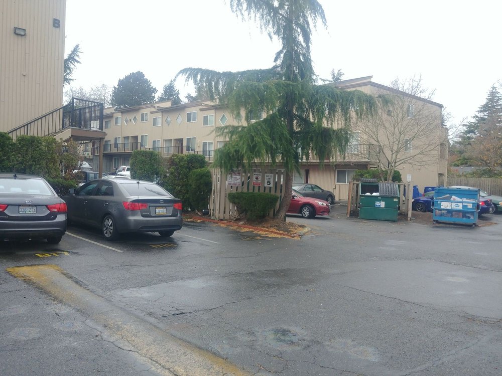 MAPLEWOOD APARTMENTS Updated August 2024 2849 W Maplewood Ave