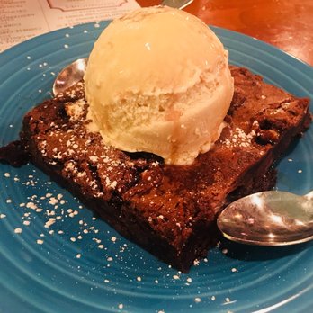 Barnaby's Cafe - Sarah's brownie a la mode - American Near Me - Houston, Texas