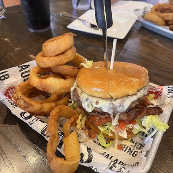Cold Beers & Cheeseburgers - American Near Me - Gilbert, Arizona Cold Beers & Cheeseburgers - American Near Me - Gilbert, Arizona