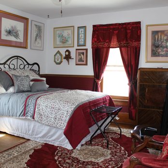 Victorian Manor Bed and Breakfast - Bed & Breakfast Near Me - Mauston, Wisconsin Victorian Manor Bed and Breakfast - Bed & Breakfast Near Me - Mauston, Wisconsin