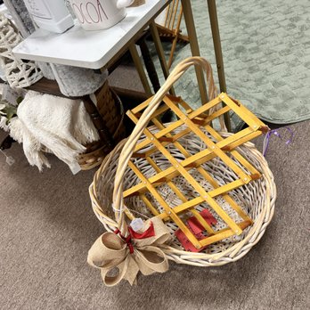 Serendipity Effect - Used, Vintage & Consignment Near Me - Muscle Shoals, Alabama
