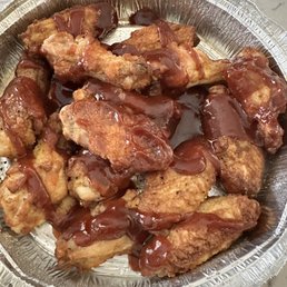 Container of BBQ Lemon Pepper )10 Wings)